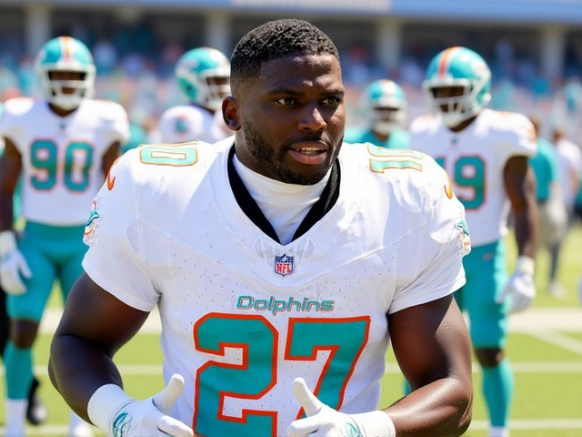 Dolphins stick with Tyreek Hill as knee injury derails trade hopes